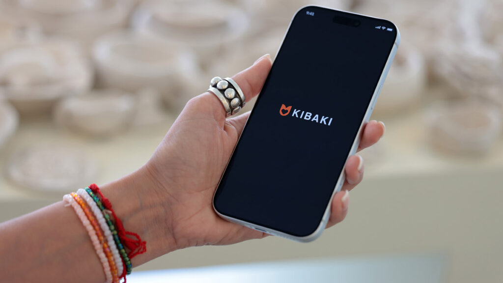 Kibaki Persian dating app displayed on a smartphone in Germany