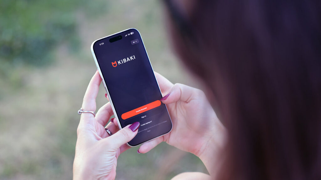 Kibaki Iranian dating app displayed on a smartphone for Persian singles