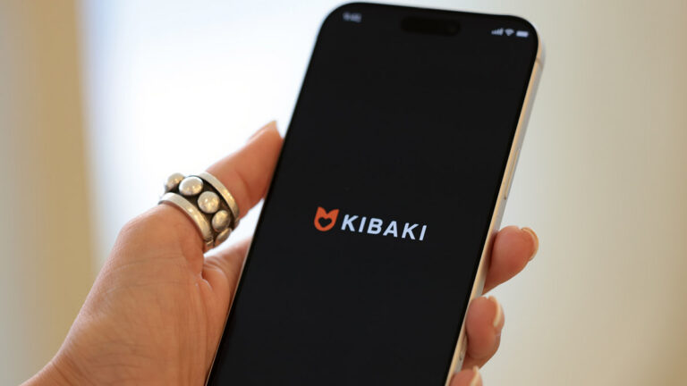 اپلیکیشن دوستیابی ایرانی کیباکی روی تلفن همراه