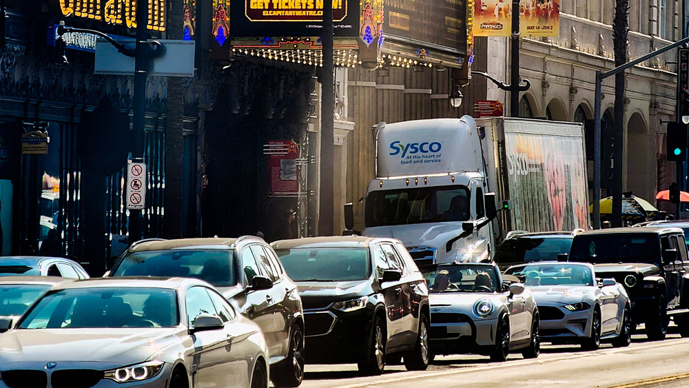 Busy US city street representing places to meet Iranian singles in major American cities