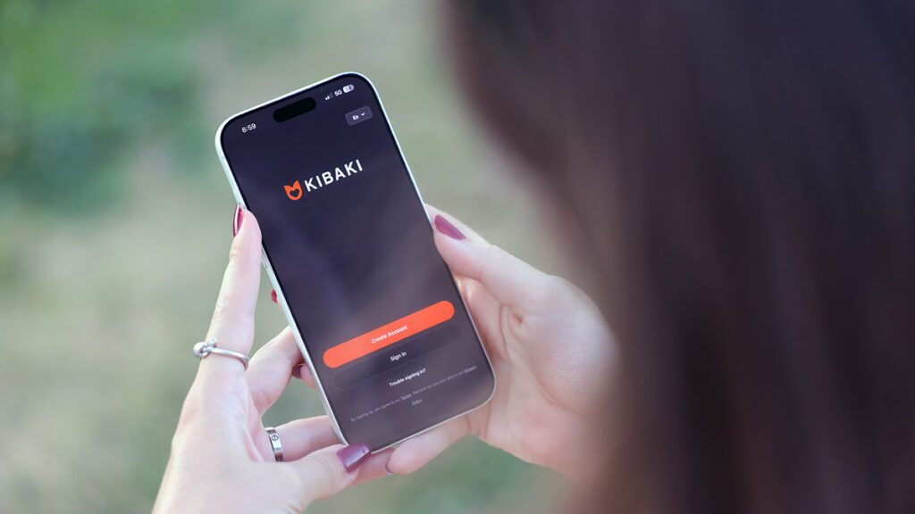 KIBAKI app sign-up screen for Persian-speaking singles abroad