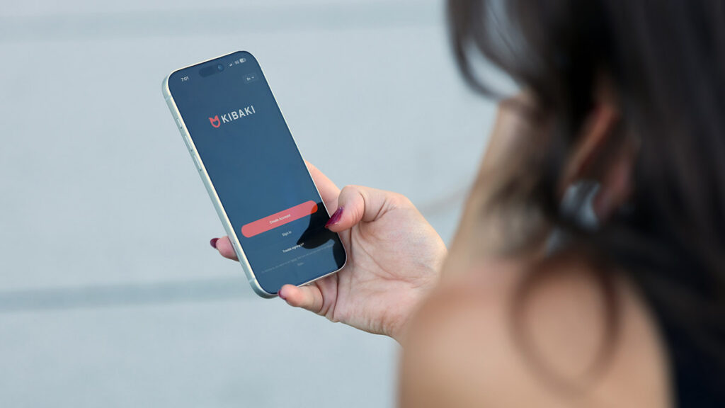KIBAKI app sign-up screen for Persian-speaking singles